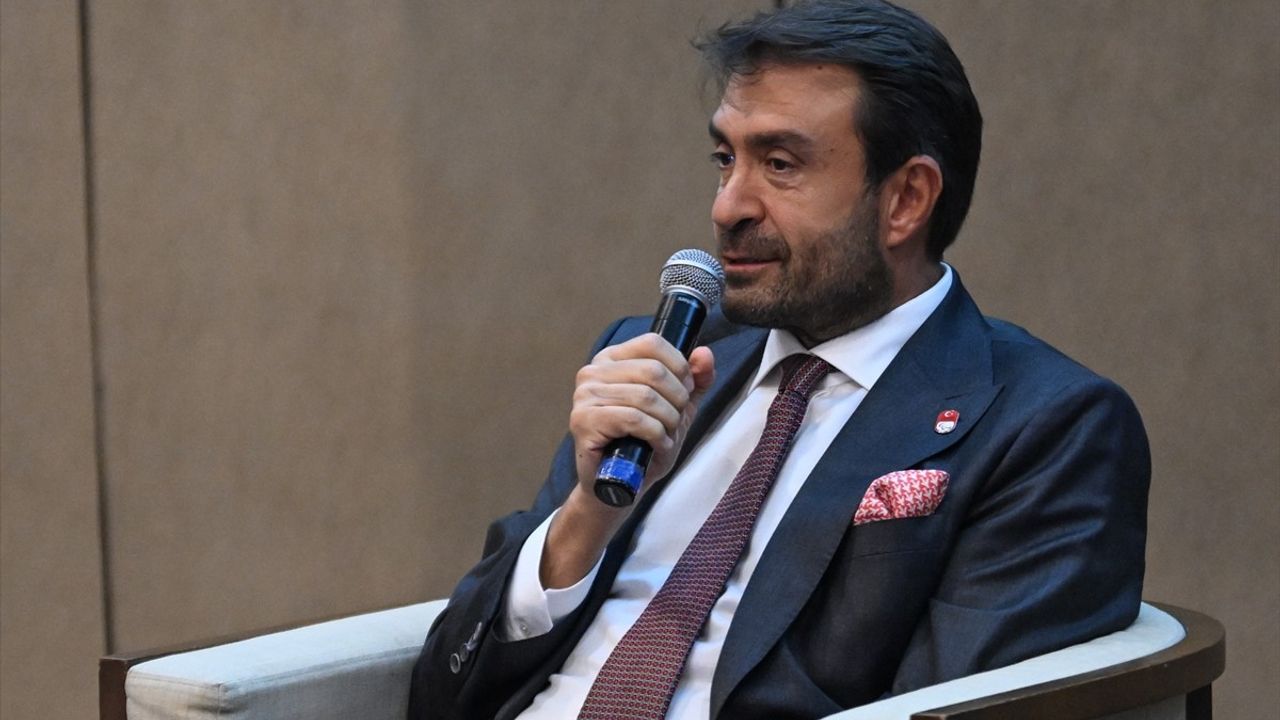 Adana'da Sessiz Devrim Paralimpik Yolculuk Konferansı Düzenlendi
