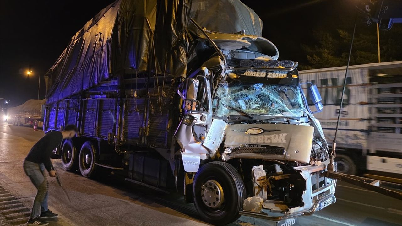Adana-Pozantı Otoyolu'nda Maddi Hasarlı Kaza