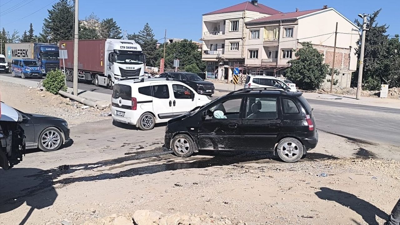 Adıyaman'da Otomobil Çarpışması: 4 Yaralı