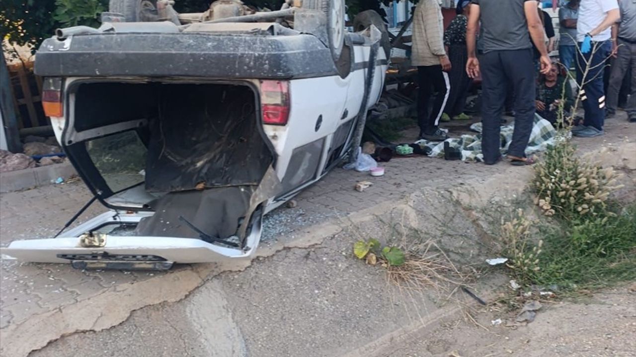 Adıyaman'da Trafik Kazası: Sürücü Hayatını Kaybetti, Eşi Yaralandı