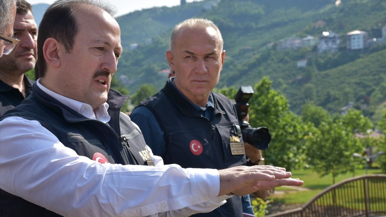 AFAD Başkanı Pehlivan, Trabzon'da Sel Ekspresinde Kaybolan Aileyi Ziyaret Etti