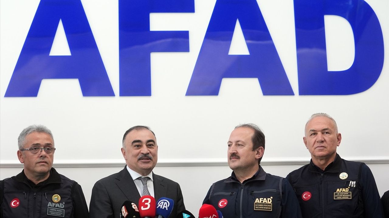 AFAD Personeline Azerbaycan'dan İşbirliği Rozeti