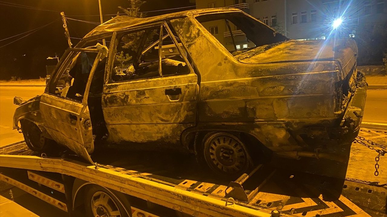 Afyonkarahisar'da Otomobil ile Traktör Arasında Kaza: 1 Ölü, 4 Yaralı