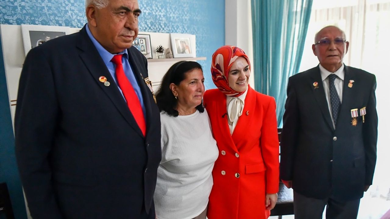 Aile ve Sosyal Hizmetler Bakanı Göktaş'tan Kıbrıs Gazisine Ziyaret