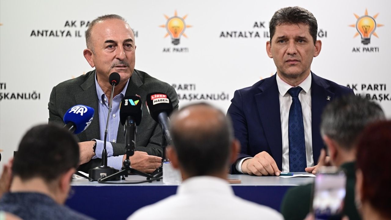 AK Parti Antalya İl Teşkilatı'nda Bayramlaşma Töreni