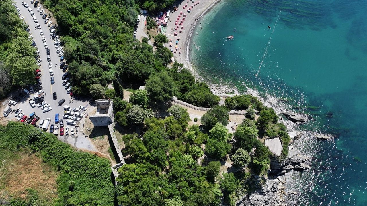 Akçakoca'nın Ceneviz Kalesi Plajı Mavi Bayrağa Kavuştu