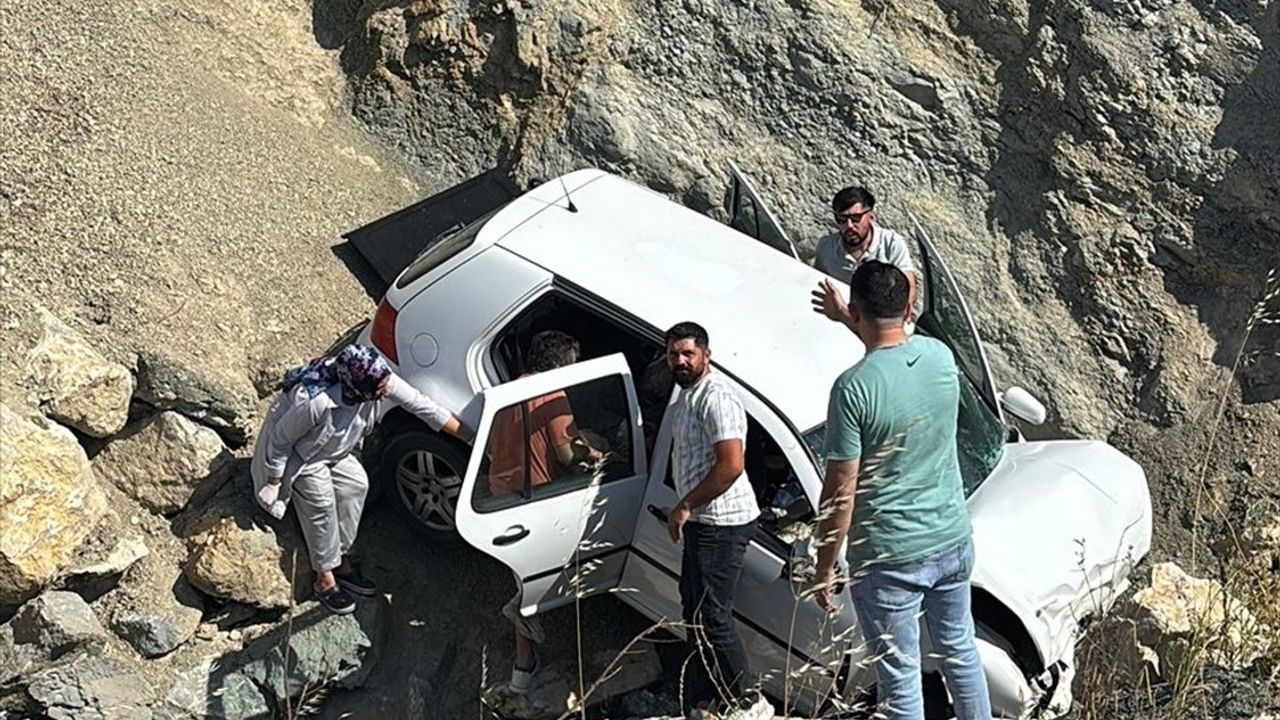 Akhisar'da Menfeze Düşen Araçta Facia: 12 Yaşındaki Çocuk Hayatını Kaybetti