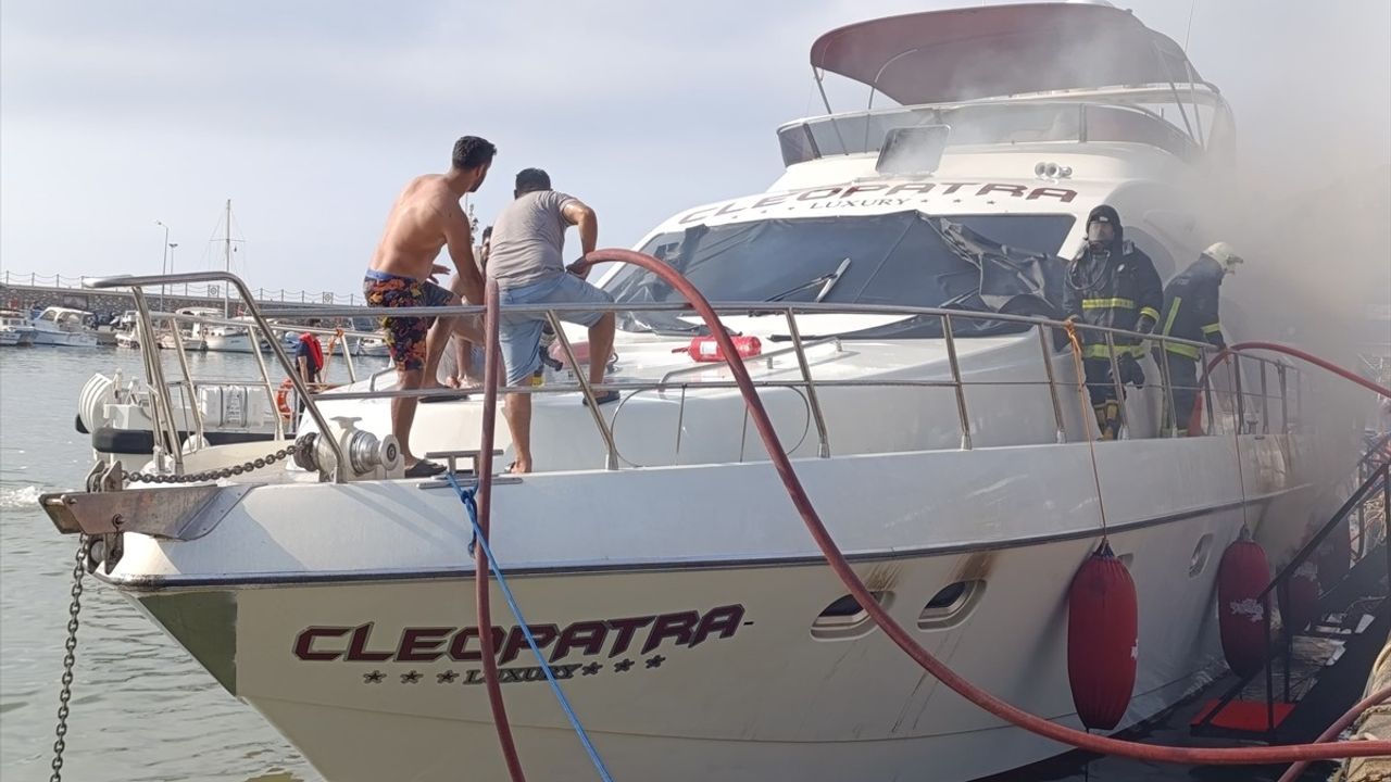 Alanya'da Lüks Gezi Teknesinde Yangın Çıktı