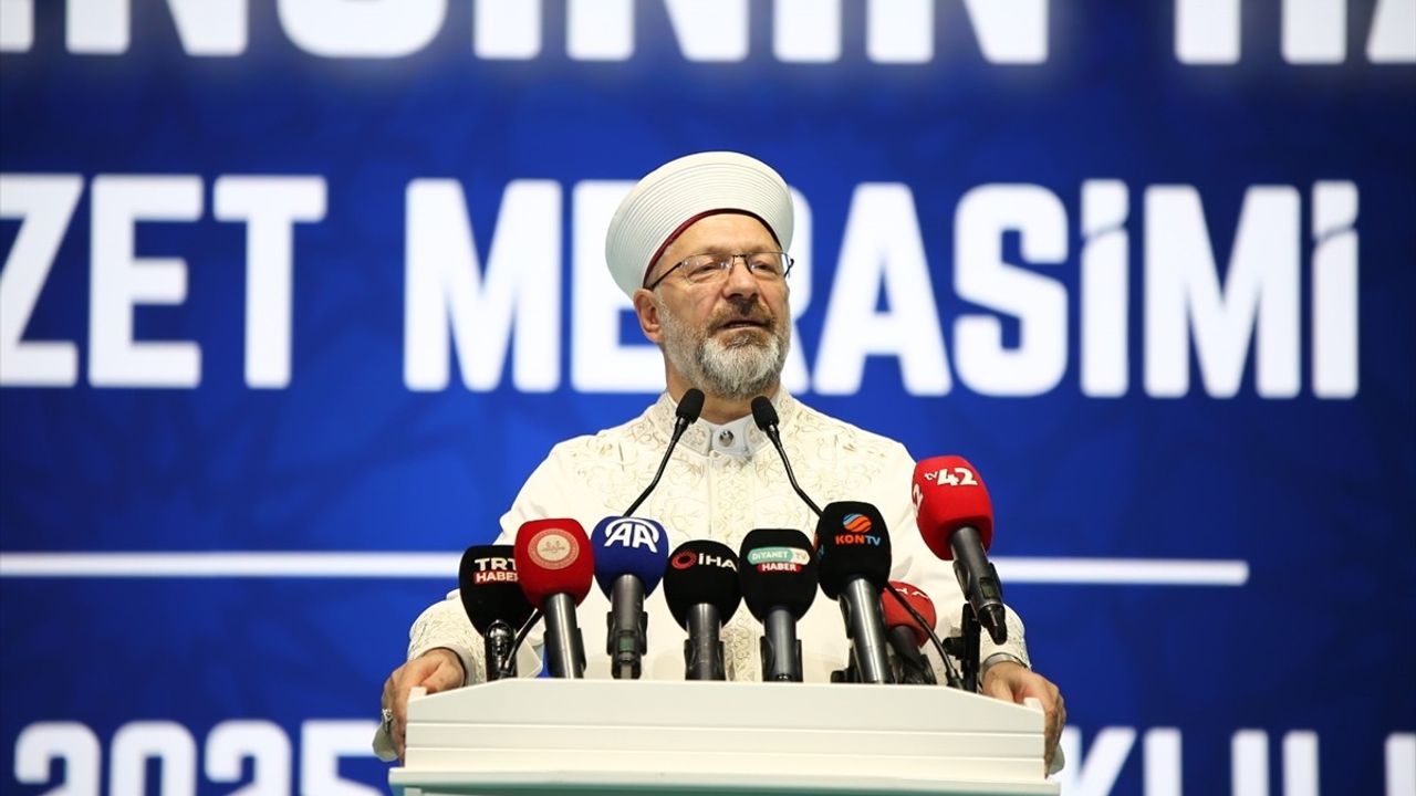 Ali Erbaş, Kur'an ile Hayatı Rehber Edinmenin Önemini Vurguladı