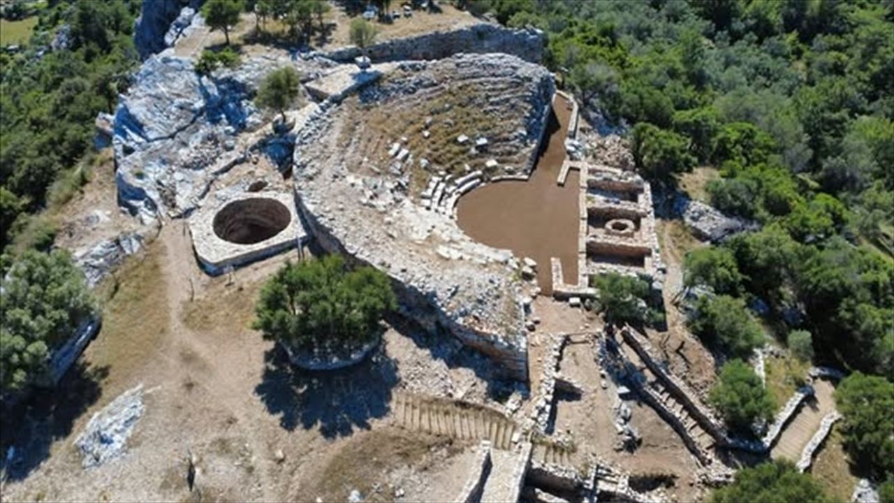 Amos Antik Kenti Tiyatrosu Çevre Düzenlemesi Tamamlandı