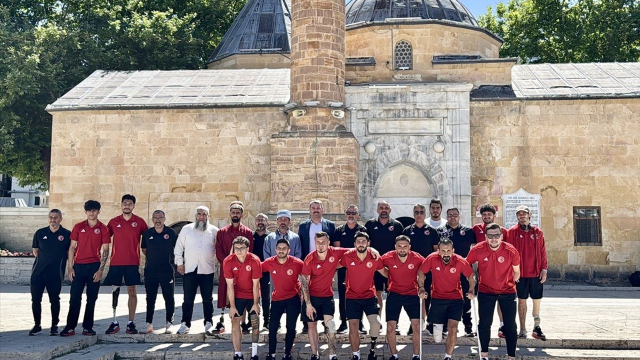 Ampute Futbol Milli Takımı Kırşehir'den Dualarla Uğurlandı
