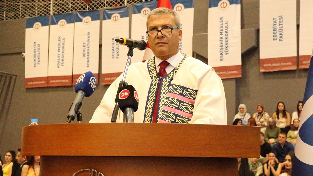 Anadolu Üniversitesi Lisans Mezuniyet Törenleri Başladı