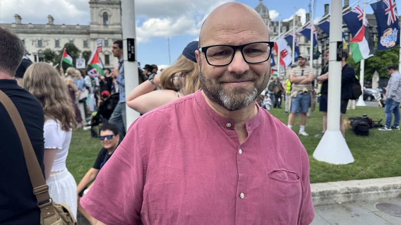 Andrew Feinstein: Ortadoğu'daki İstikrarsızlıkta İngiltere'nin Rolü