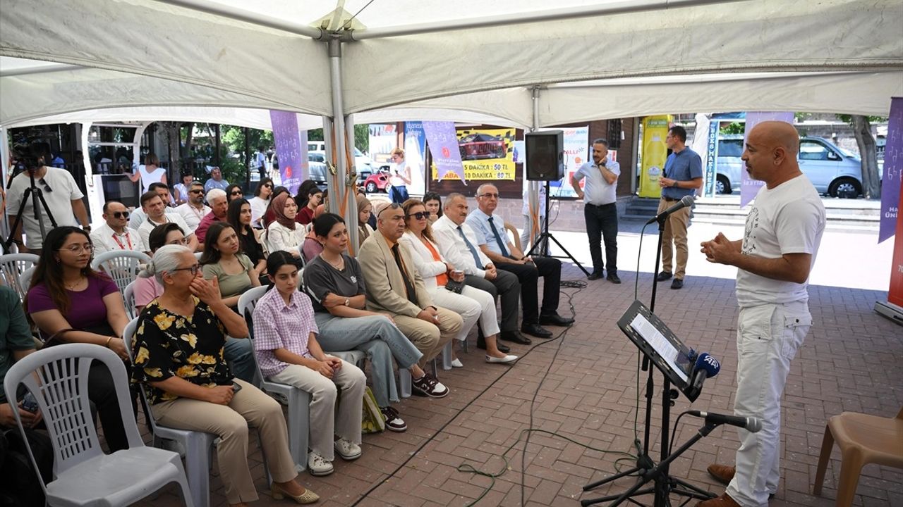 Ankara'da Çocuk, Aile ve Eş İlişkileri Üzerine Bilim Kafe Etkinliği