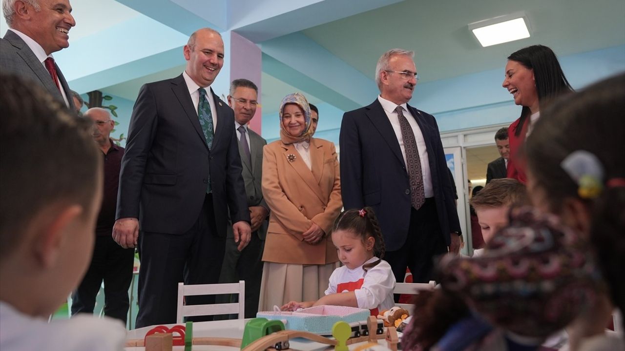 Ankara'da Filistinli Çocuklar İçin Barış Kütüphanesi Açıldı