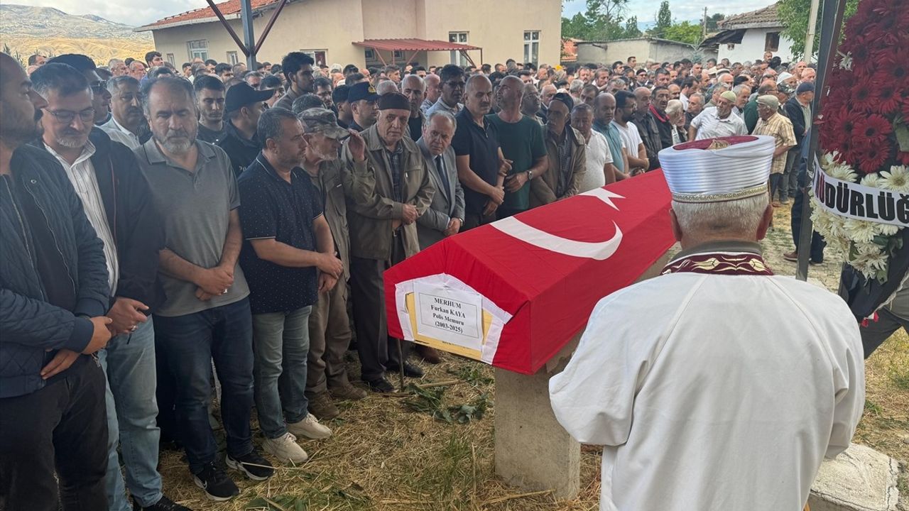Ankara'da Hayatını Kaybeden Polis Memurunun Cenazesi Çankırı'da Defnedildi