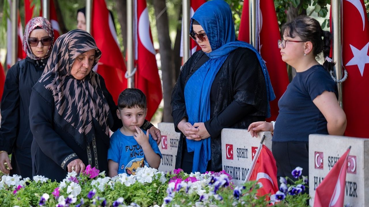 Ankara'da Kurban Bayramı'nda Şehitlik Ziyaretleri