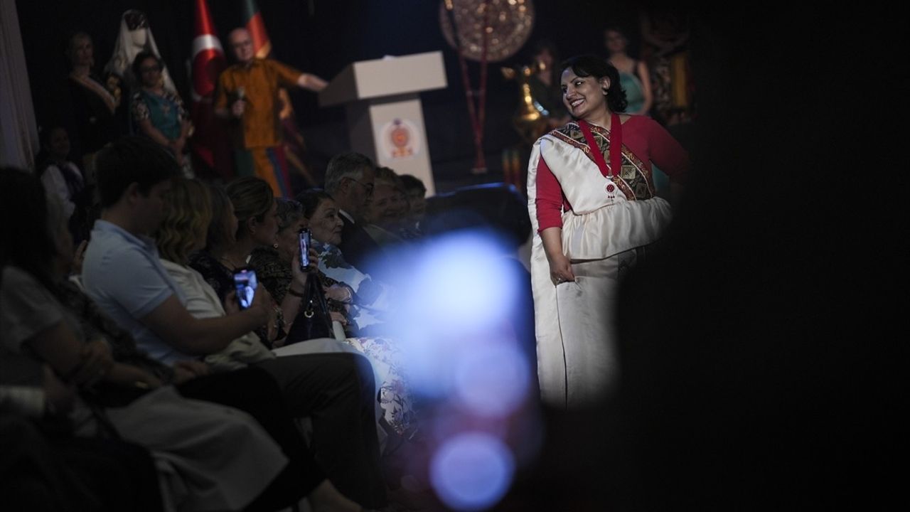 Ankara'da 'Renklerin Rapsodisi' Defilesi Gerçekleşti