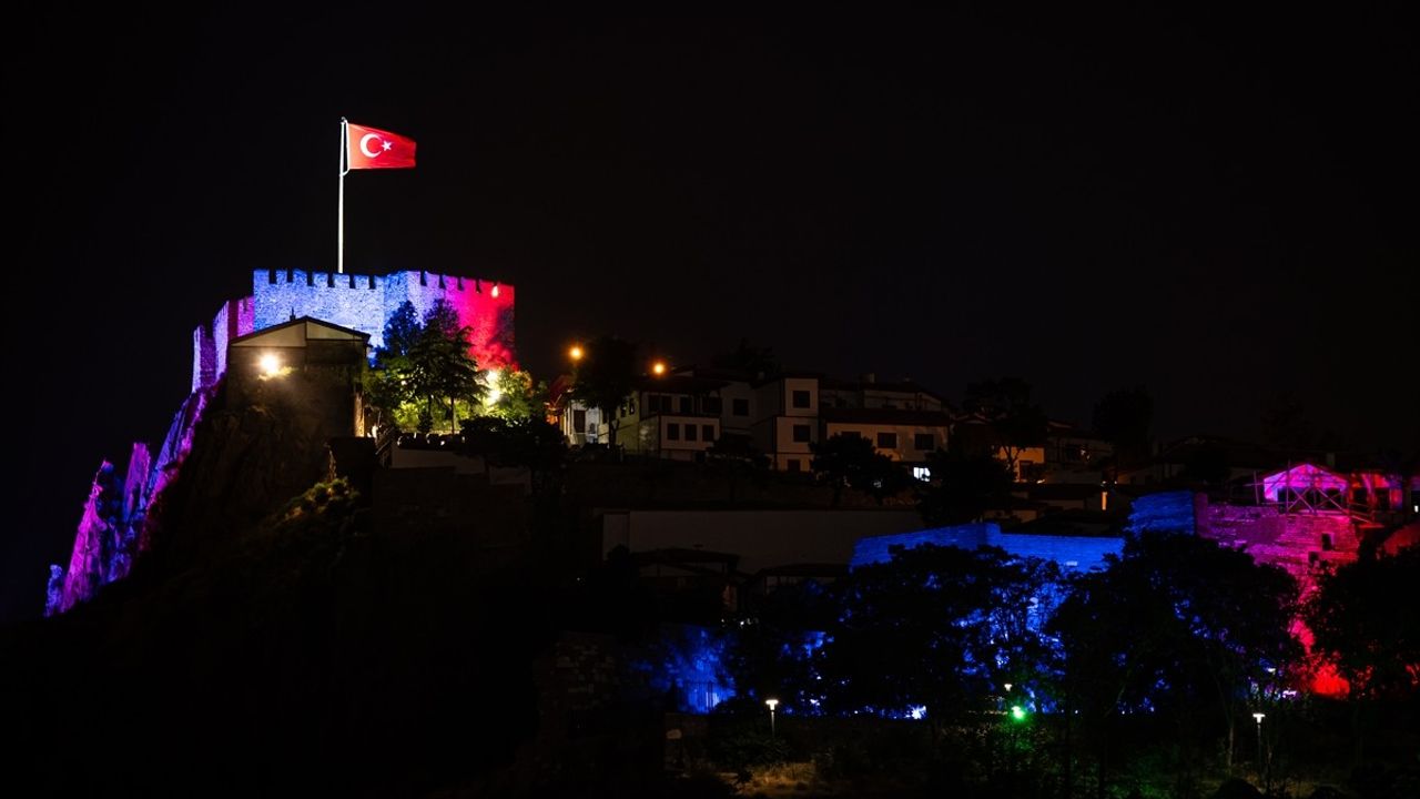 Ankara Kalesi ve Atakule Jandarma'nın 186. Yılına Özel Işıklandırıldı