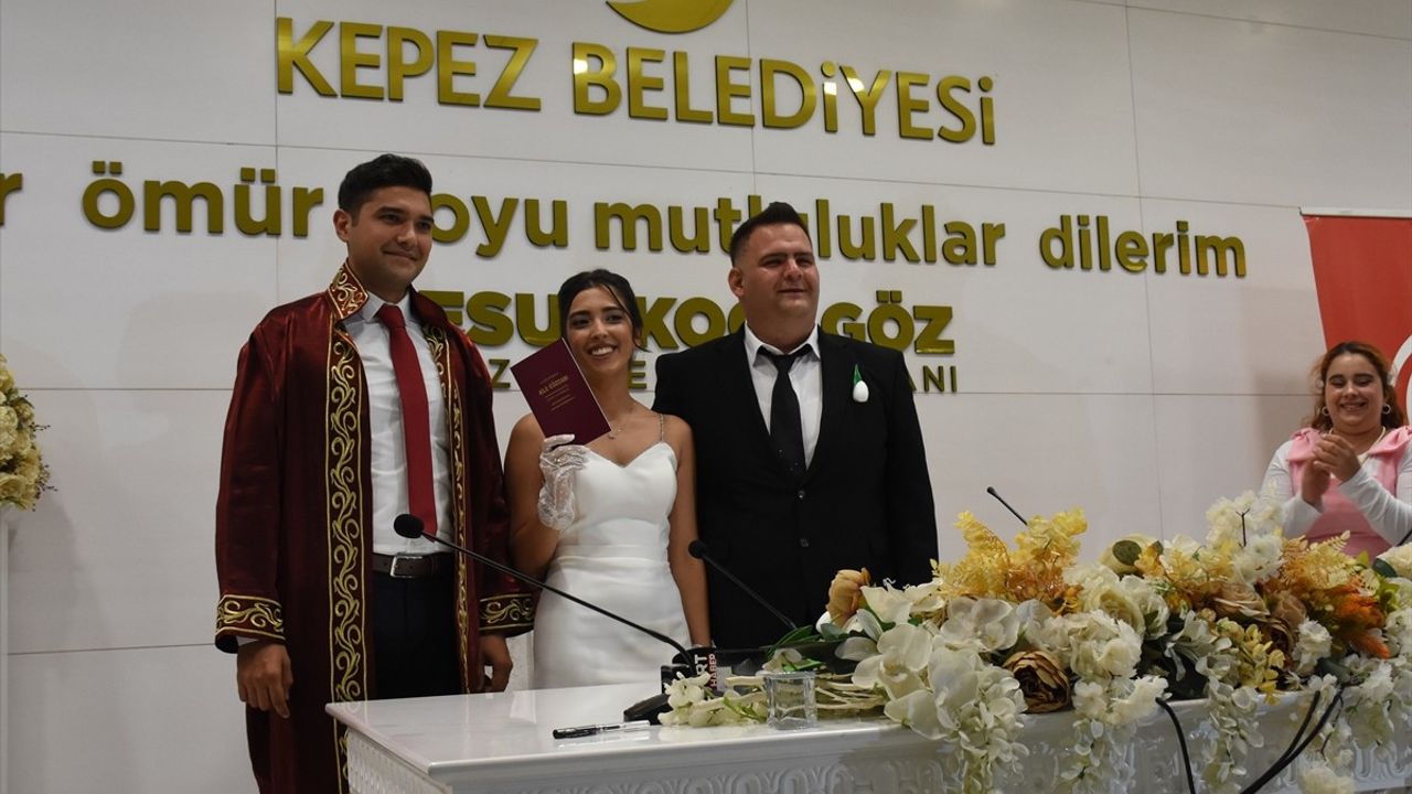 Antalya'da Evlenecek Gençlerin Destek Projesi Çiftlerinin Nikah Töreni