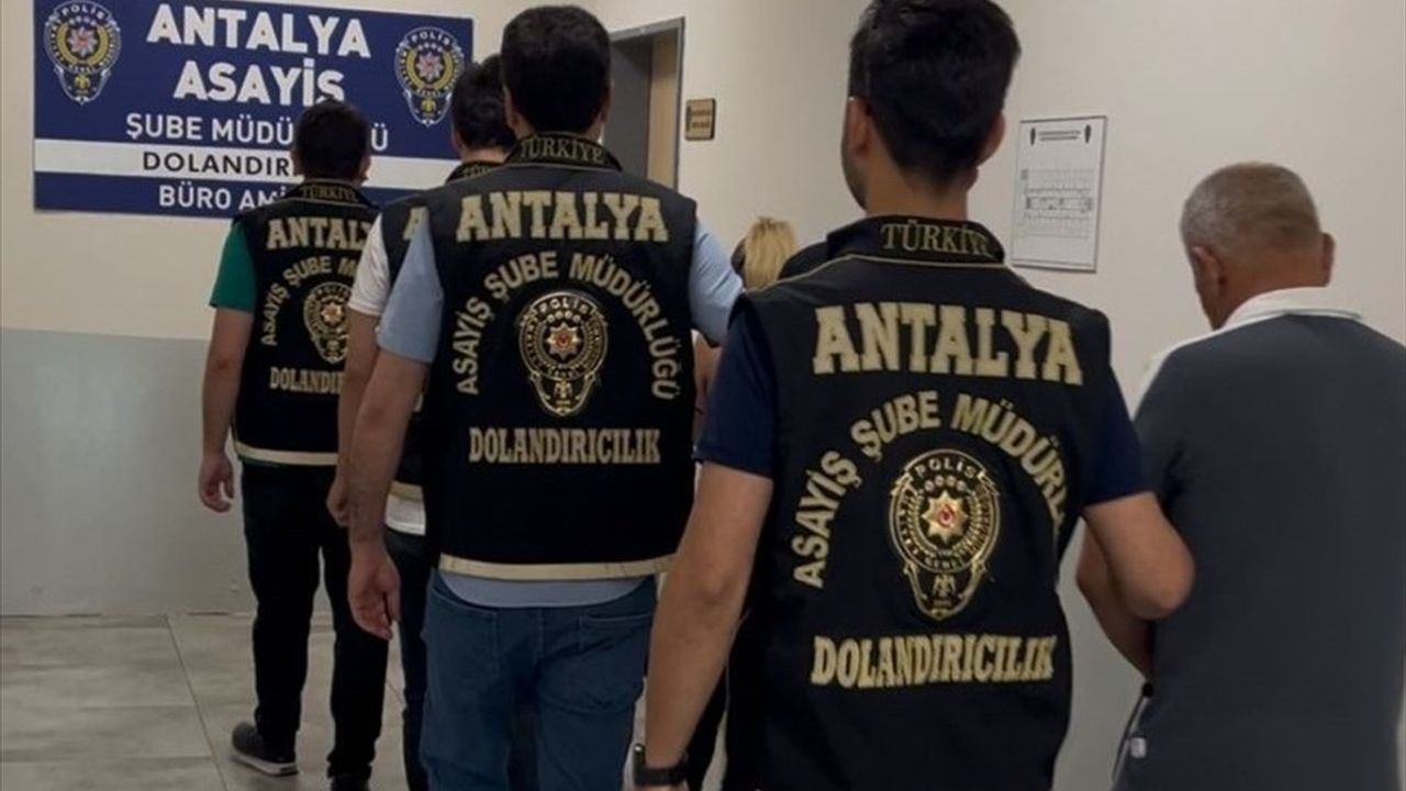 Antalya'da Sahte Altın Satışı: İki Kişi Tutuklandı
