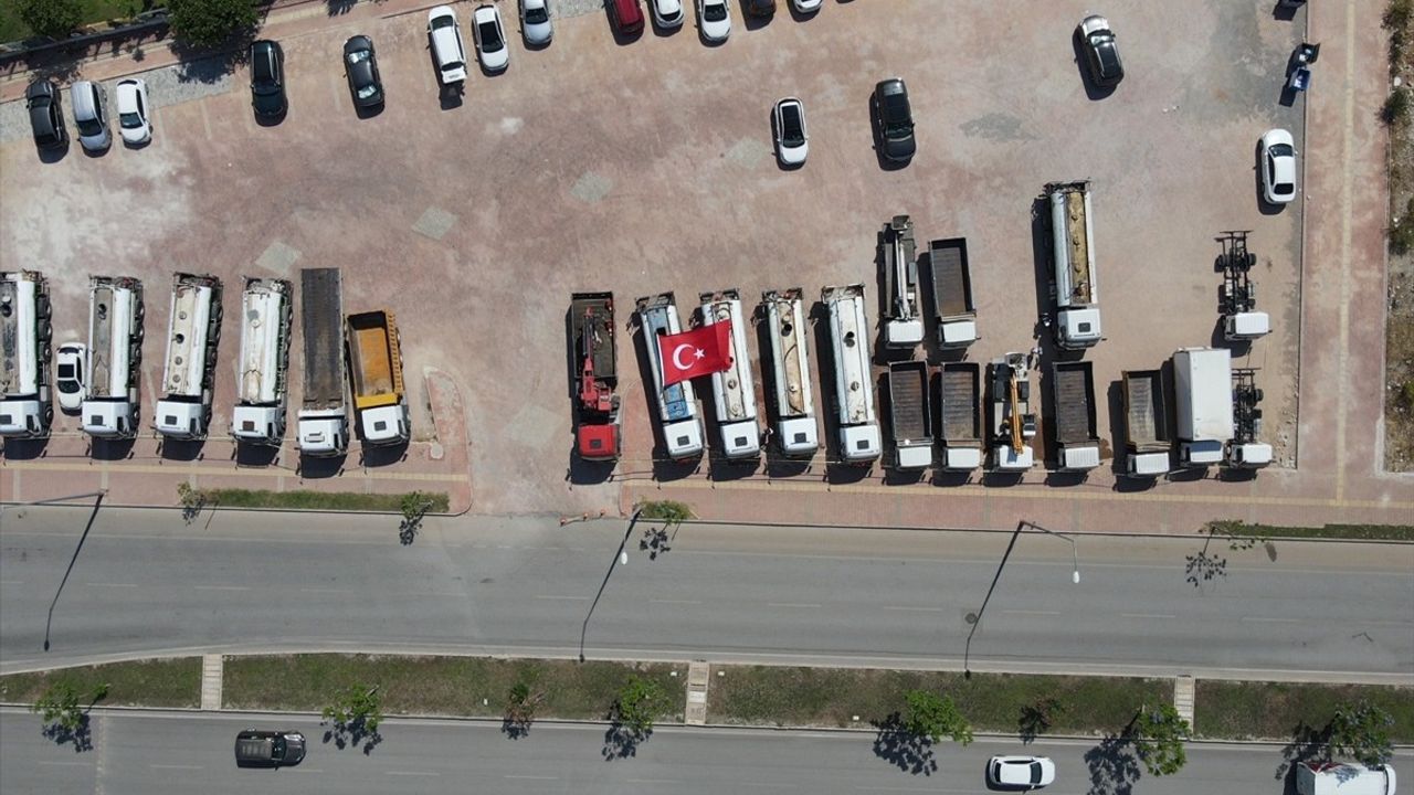 Antalya'da Sahte Belgelerle Araç Tescili Yapan 4 Kişi Yakalandı
