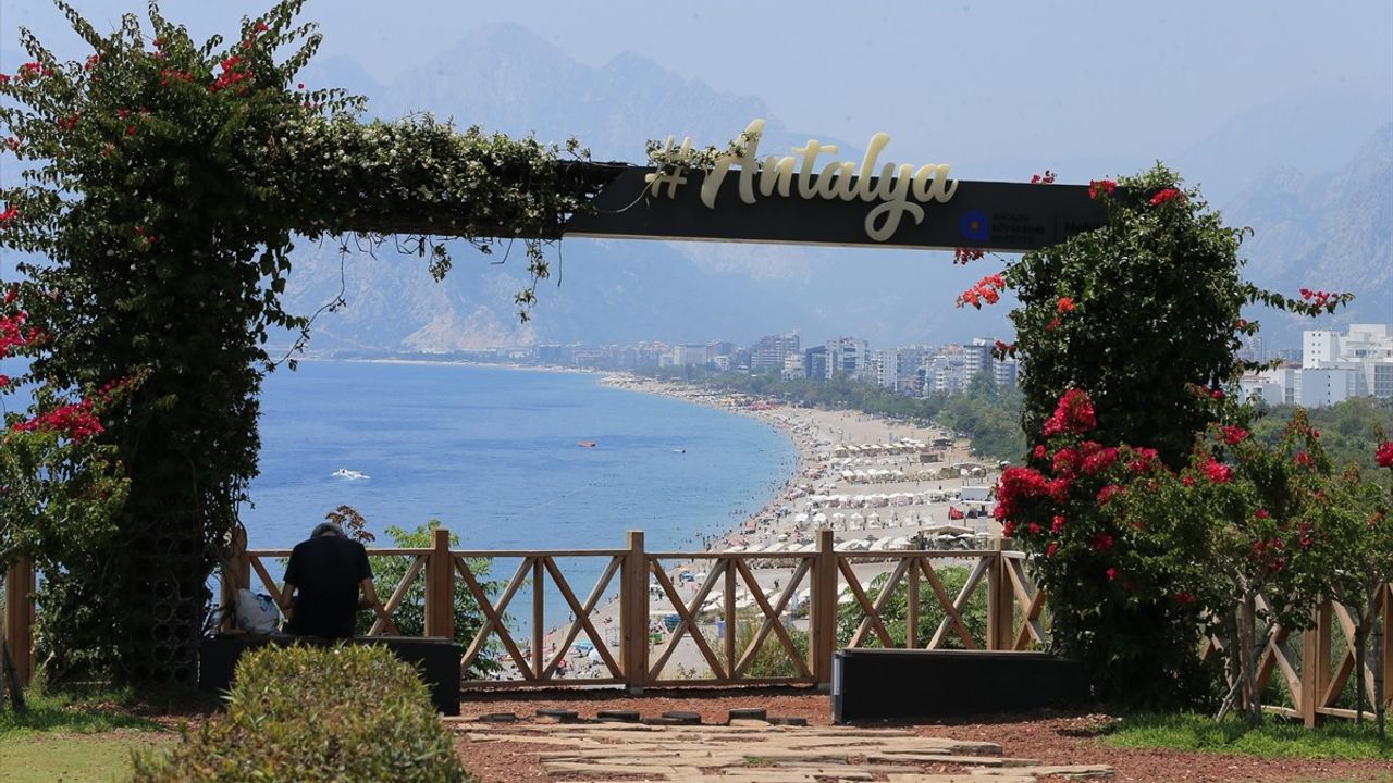 Antalya Sahillerinde Kurban Bayramı Arifesi Yoğunluğu