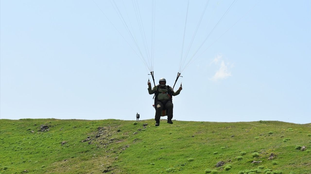 Artvin'de Yamaç Paraşütü Eğitimi Tamamlandı