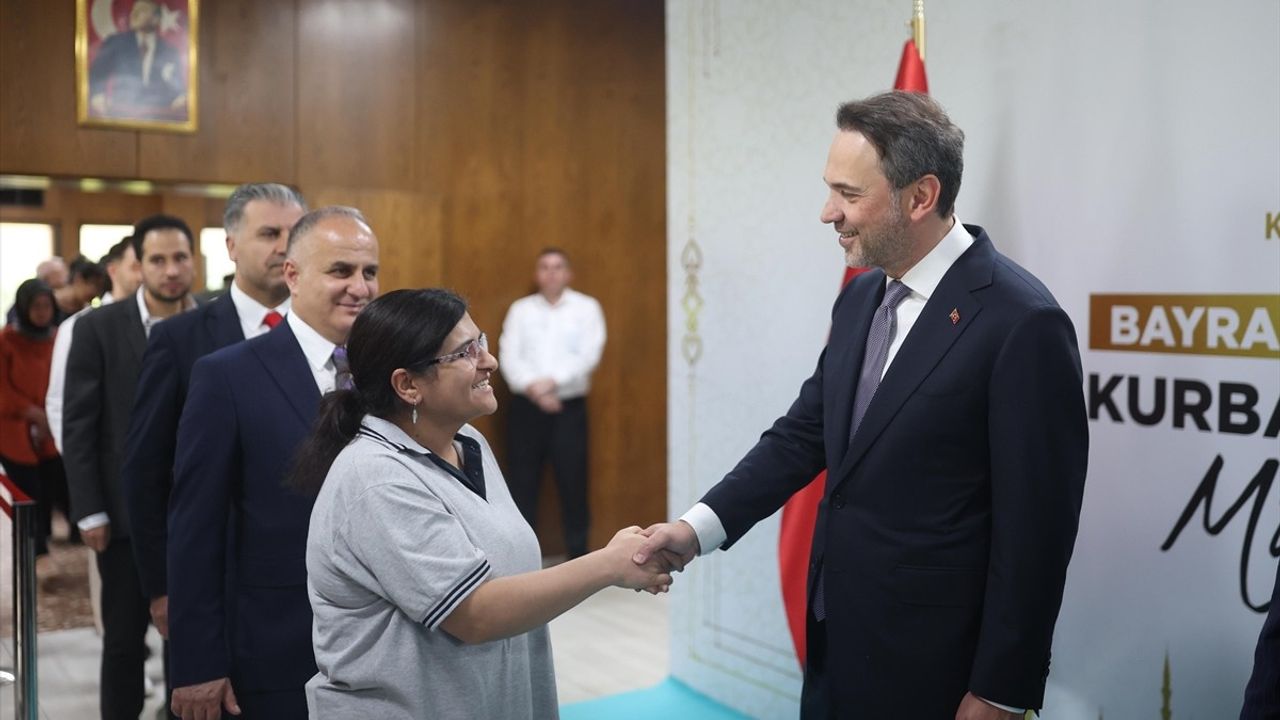 Bakan Bayraktar, Bayramda Enerji Çalışanlarıyla Bir Araya Geldi