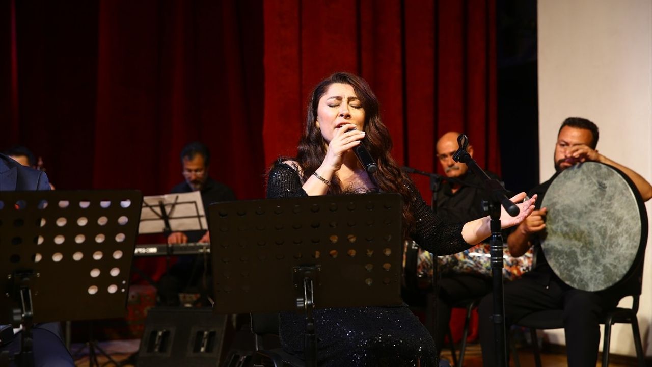 Bakü'de Şah İsmail Hatai Dinletisi Gerçekleştirildi