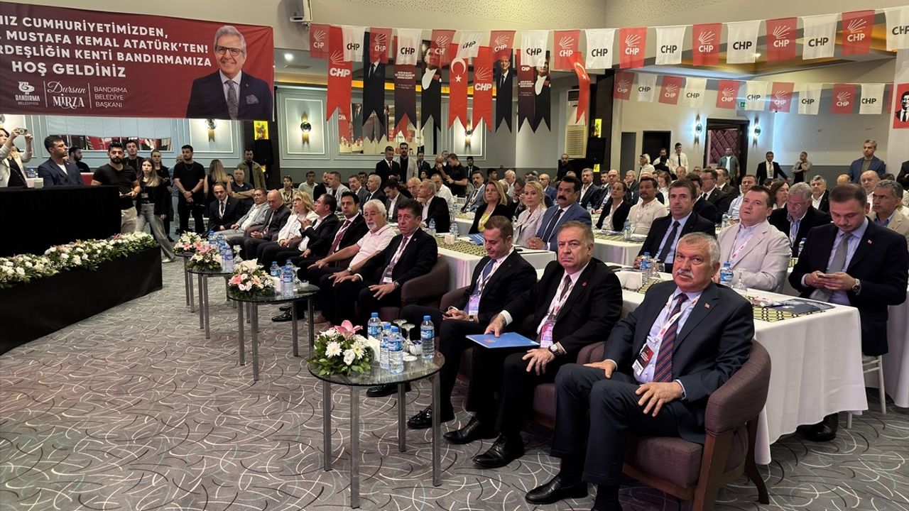 Balıkesir'de CHP Nüfusu 100 Bin Üstü İlçe Belediye Başkanları Toplantısı Düzenledi