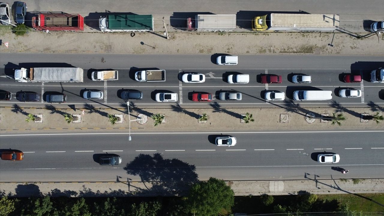 Bayramda İzmir-Ankara Kara Yolunda Yoğun Trafik