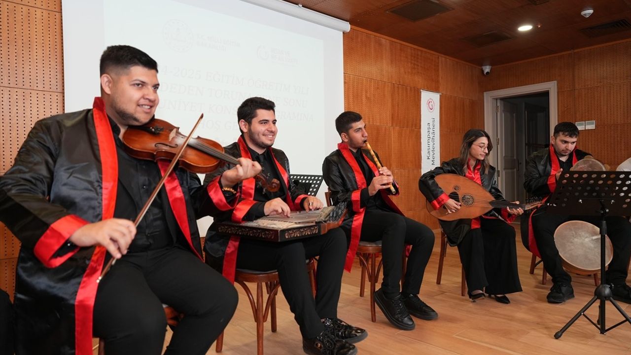 Beyoğlu Kandıralı Güzel Sanatlar Lisesi İlk Mezunlarını Verdi