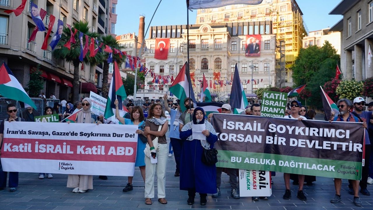 Beyoğlu'nda Filistin'e Özgürlük Gönüllüleri İsrail'in Saldırılarını Protesto Etti