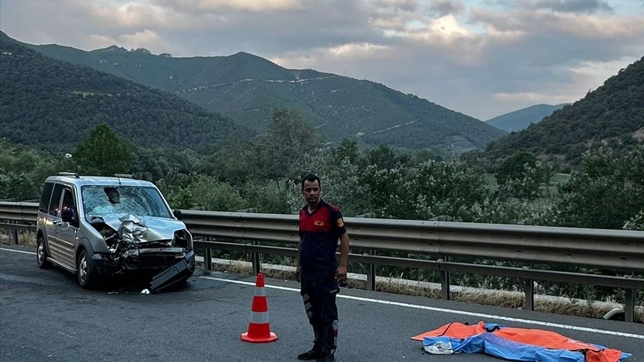 Bilecik'te Kaza: Motosiklet ve Hafif Ticari Araç Çarpıştı