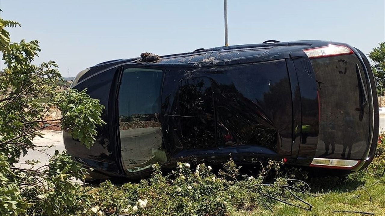 Bilecik'te Otomobil Devrildi, 5 Kişi Yaralandı