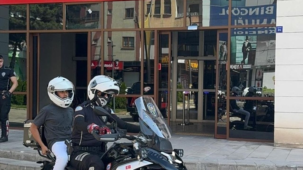 Bingöl'de Polis Ekiplerinden Öğrencilere Destek