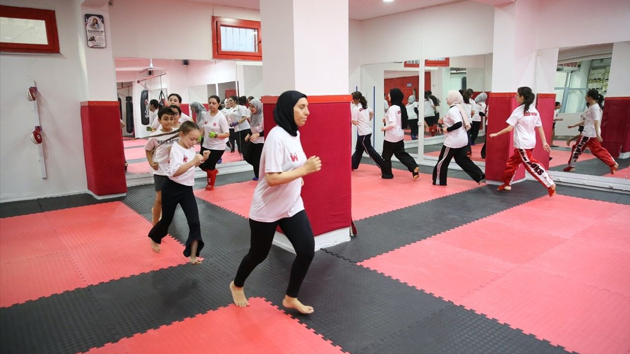 Böbreğini Oğluna Veren Kadın Sporcu Kick Boksta İkinci Oldu