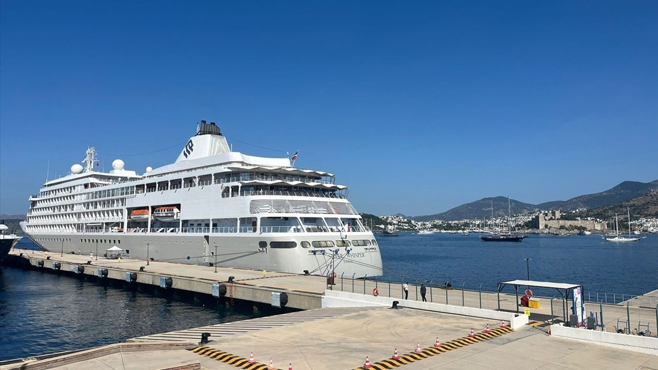 Bodrum'a Gelen Silver Whisper Kruvaziyeri