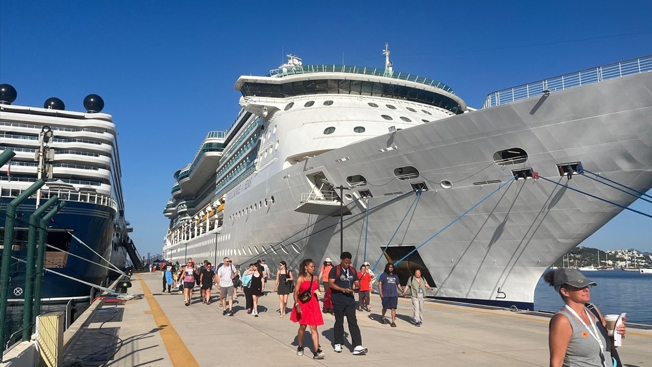 Bodrum'a İki Kruvaziyerle 2.643 Yolcu Ulaştı
