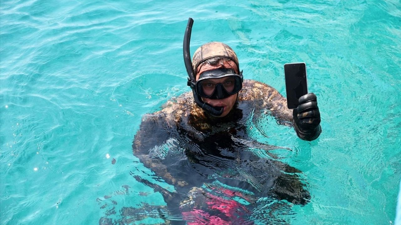 Bodrum'da Dalgıçlar Deniz Dibi Temizliği Yaptı
