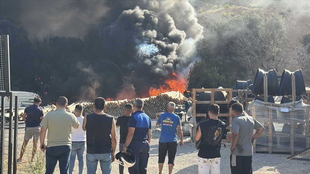 Bodrum'da Plastik Boru Depolama Alanında Yangın Söndürüldü