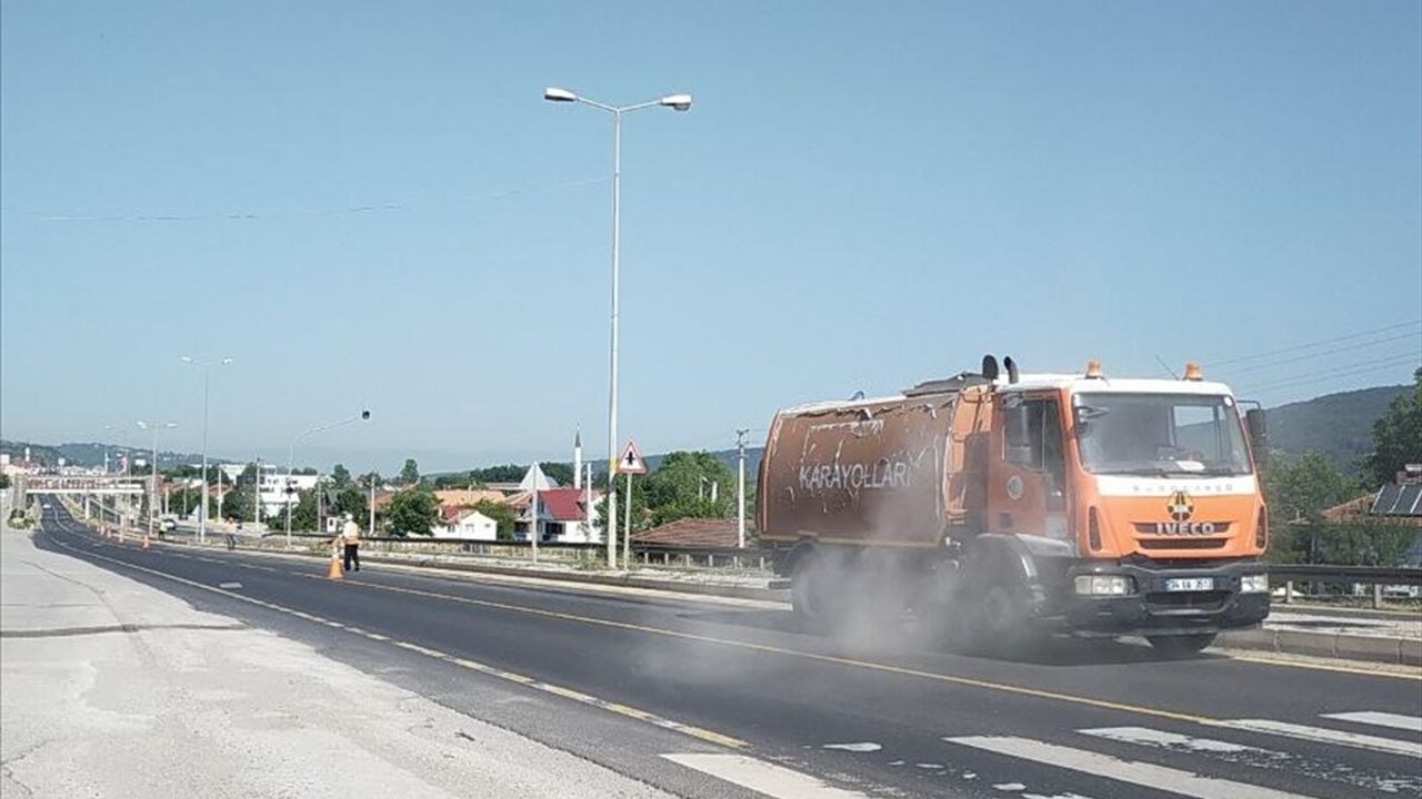 Bolu Dağı'nda Yol Güvenliği İçin Temizlik Çalışmaları Başlatıldı