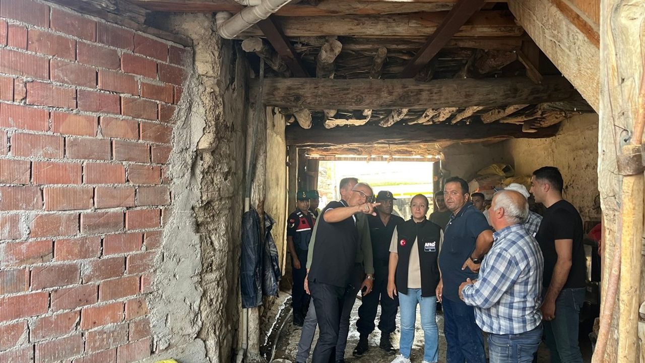 Burdur'da Yangın: 2 Ev ve 1 Metruk Bina Zarar Gördü