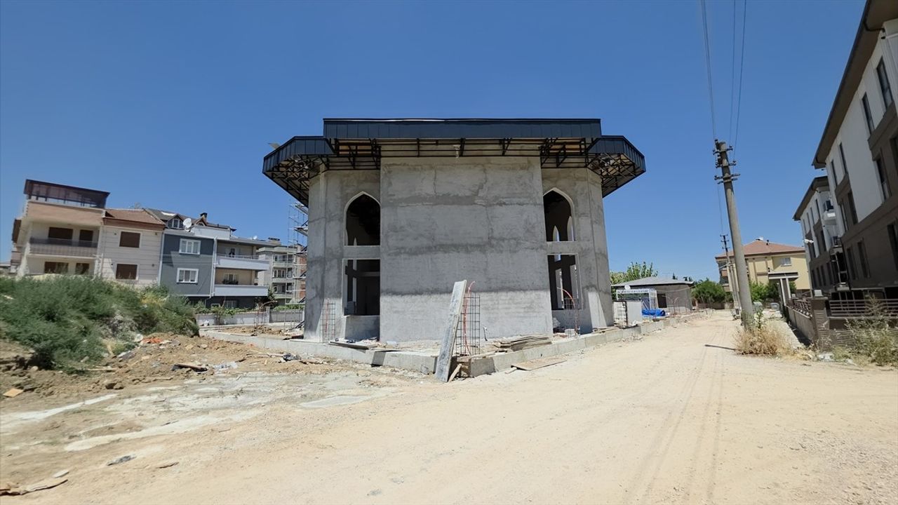 Bursa'da İnşaatta Düşen İşçi Hastaneye Kaldırıldı