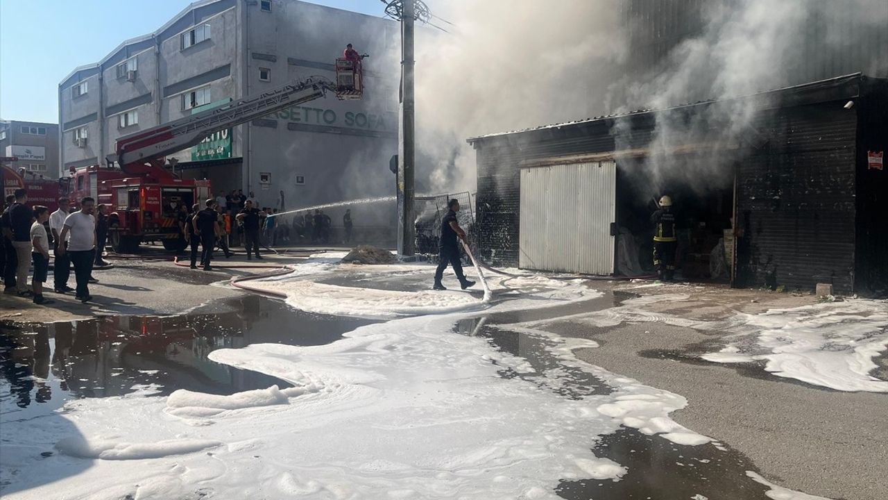 Bursa'da Mobilya Fabrikasında Yangın