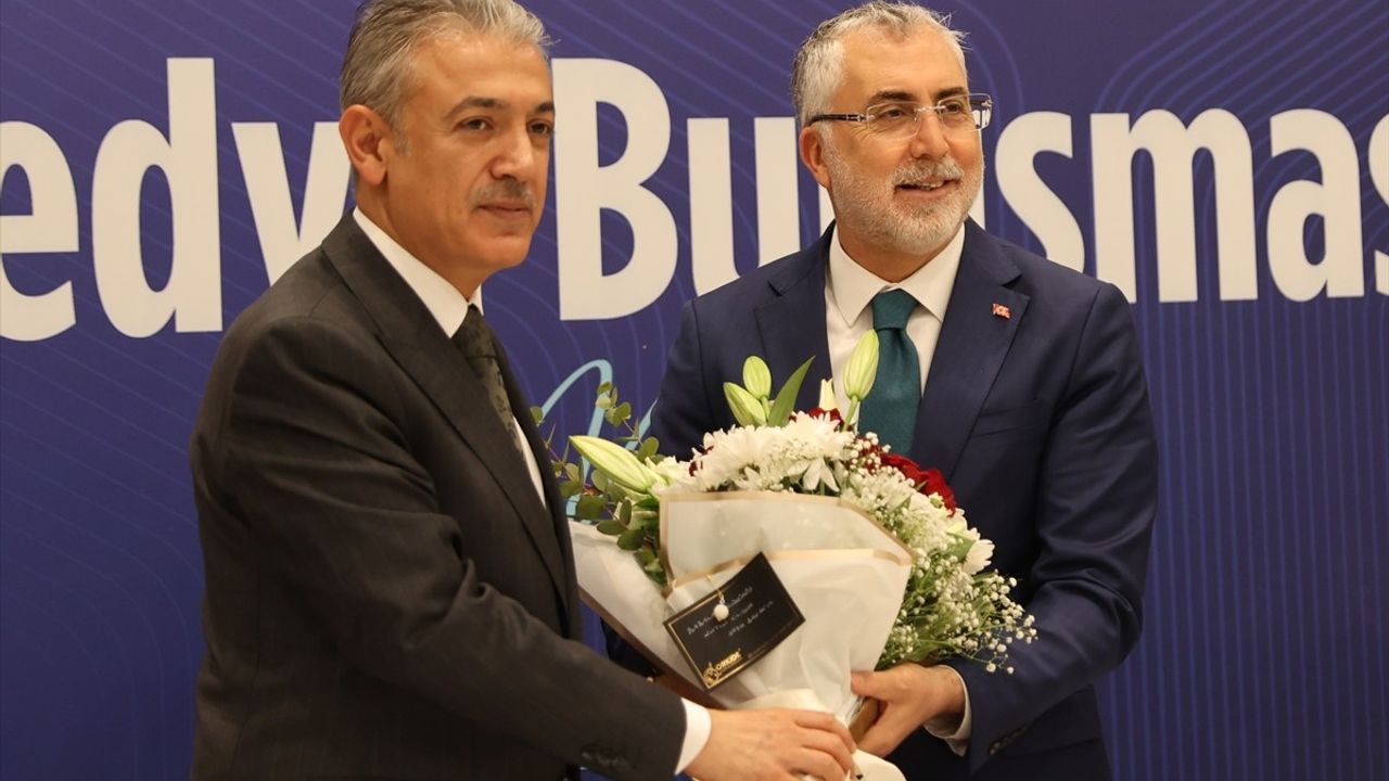 Çalışma ve Sosyal Güvenlik Bakanı Işıkhan, Mardin'de Medya Buluşması'nda Yerel Basının Önemi Üzerine Konuştu