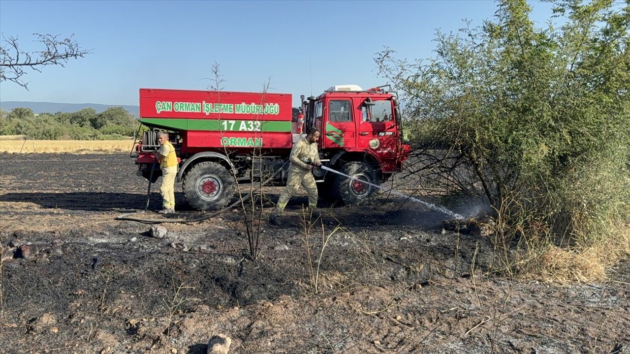 Çanakkale'de Tarım Arazisindeki Yangın Kontrol Altına Alındı