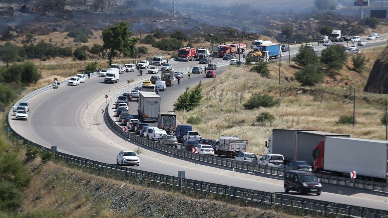 Çanakkale'de Tarım Arazisinden Ormanlık Alana Sıçrayan Yangına Müdahale Süreci