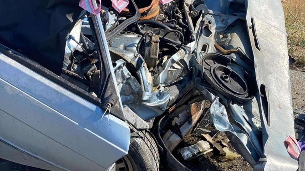 Çanakkale'de Trafik Kazası: Anne ve Oğlu Hayatını Kaybetti